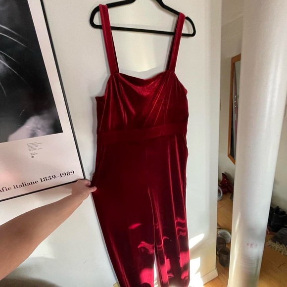 New with tags forever 21 plus red velvet jumpsuit - Picture 1 of 5